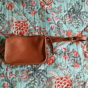 NWOT The Simple Pouch Belt Bag